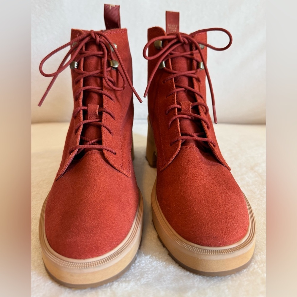 NEW Sorel Women's Hi-Line Heel Lace Boot in Warp Red, Tawny Buff Size 7.5 - Picture 4 of 8